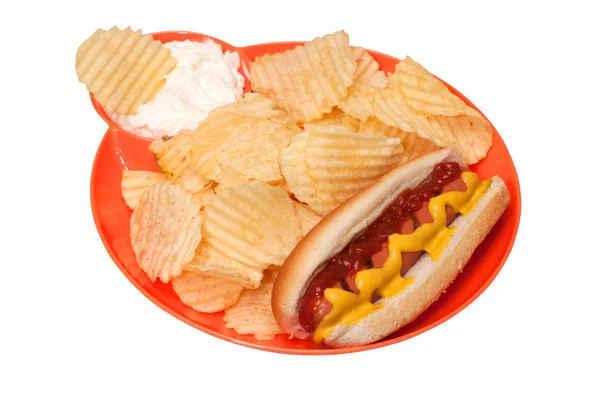 Hot dog met aardappels, chips en dip — Stockfoto