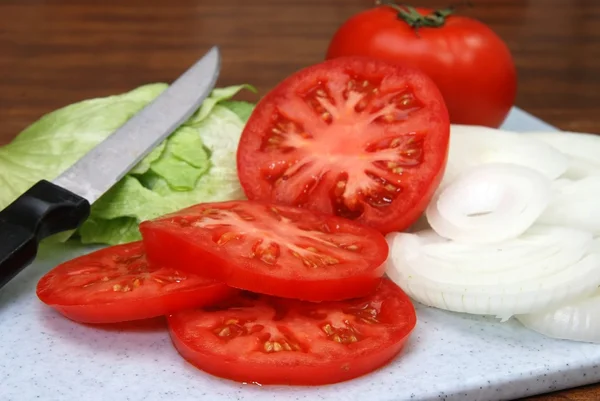 Tomate, laitue et oignons — Photo