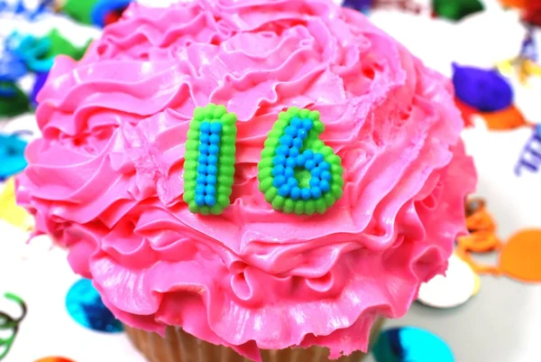 Viering cupcake - nummer 16 — Stockfoto
