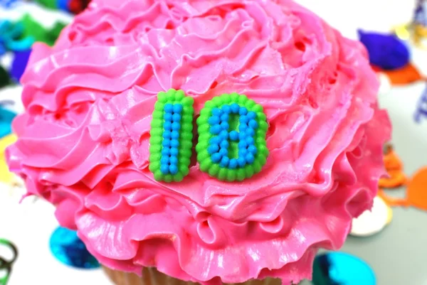 Viering cupcake - nummer 18 — Stockfoto