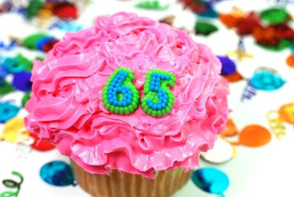 Viering cupcake - nummer 65 — Stockfoto