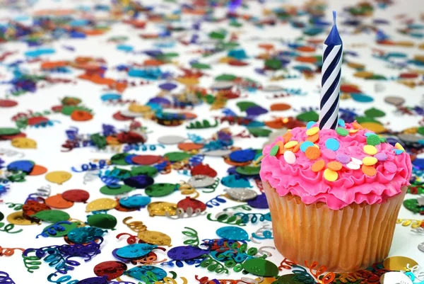 Cupcake celebração com vela — Fotografia de Stock