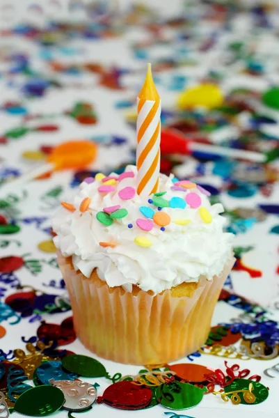 Cupcake de celebración con vela — Foto de Stock