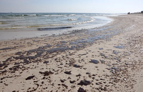 Oil Spill on Beach — Stock Photo, Image