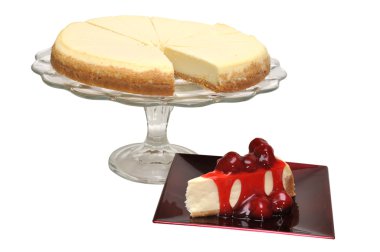 Çilekli cheesecake izole