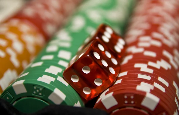 Casino fichas y dados — Foto de Stock