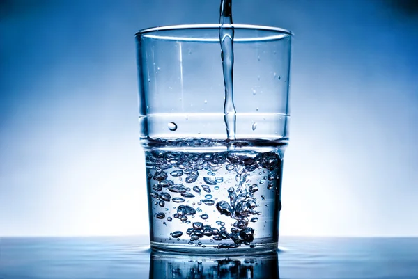 Ποτήρι με νερό. — Φωτογραφία Αρχείου