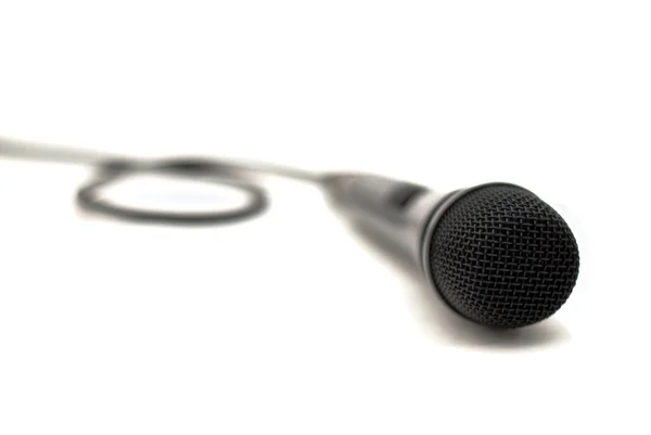 Microphone professionnel noir sur un blanc — Photo