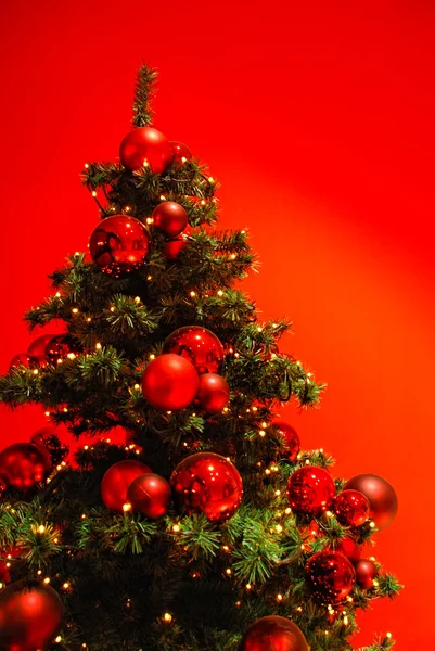 绿色的圣诞树上漂亮的背景. — 图库照片