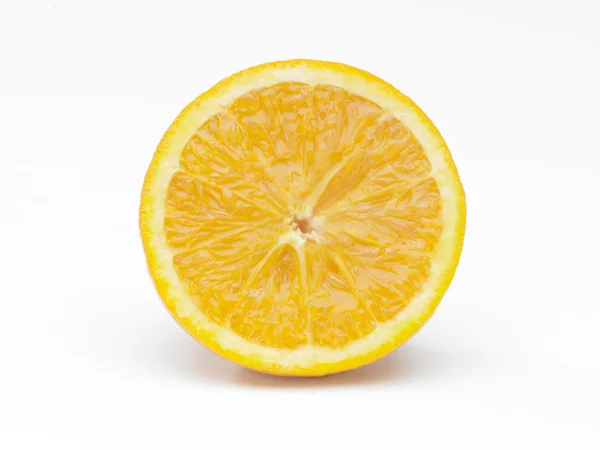 Нарезанный апельсин — стоковое фото