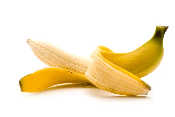 Verse bananen op een witte achtergrond — Stockfoto