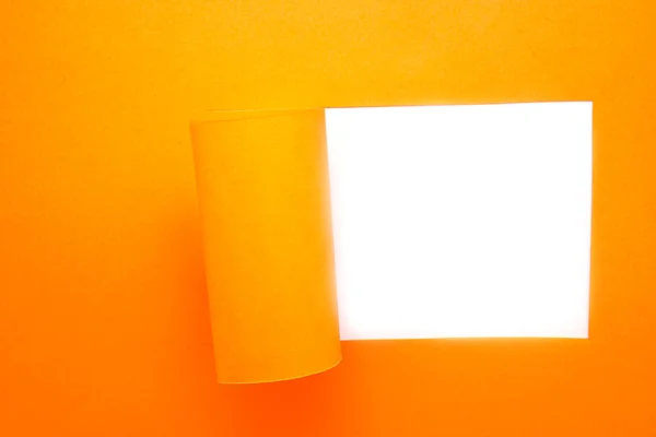 Turuncu yırtılmış kağıt — Stok fotoğraf
