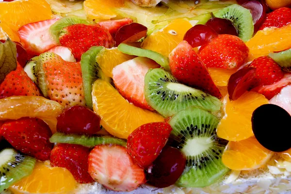 Sobremesa de frutas frescas e bagas — Fotografia de Stock