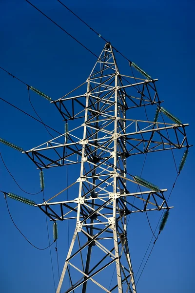 Hochspannungs-Stromnetz — Stockfoto