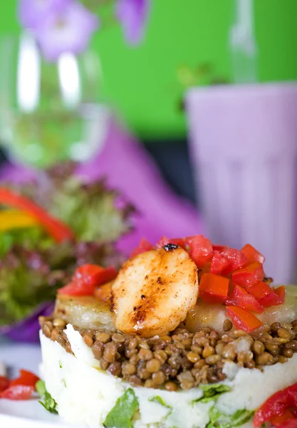 Vegetarian bean burger with salad — Stock Photo, Image