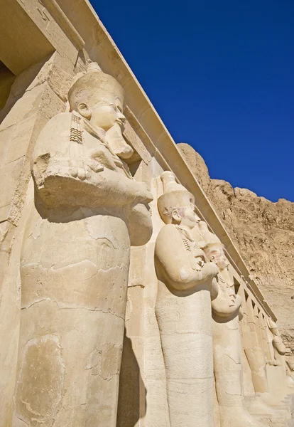 Αγάλματα στο ναό της Χατσεπσούτ — Φωτογραφία Αρχείου
