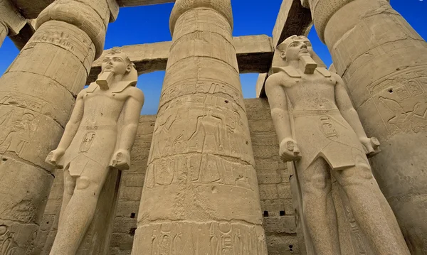 लक्सर मंदिर में रामसेस द्वितीय की प्रतिमा — स्टॉक फ़ोटो, इमेज