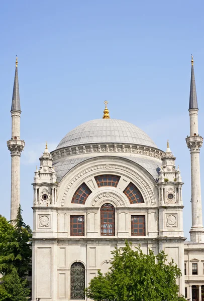 Utsmyckade moskén med blå himmel — Stockfoto