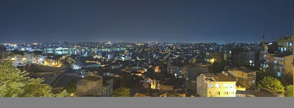 Vue du paysage urbain la nuit — Photo