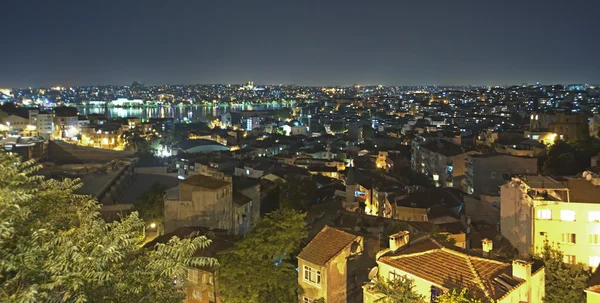 Vue du paysage urbain la nuit — Photo