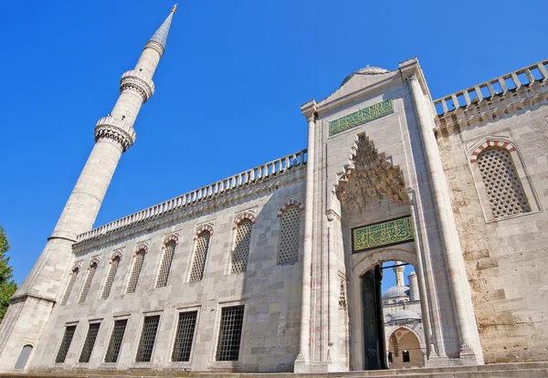 Ingang van de blauwe moskee in istanbul — Stockfoto