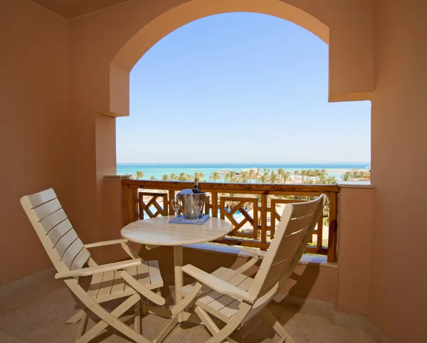 Tropische uitzicht vanaf een luxe hotel balkon — Stockfoto