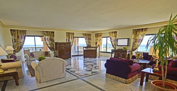 Lounge di una suite di hotel di lusso — Foto Stock