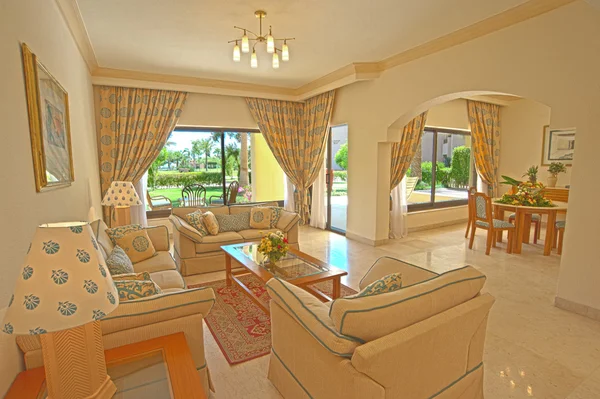 Lounge einer luxuriösen Hotelsuite — Stockfoto