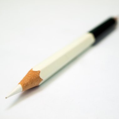 Beyaz renkli kurşun kalem