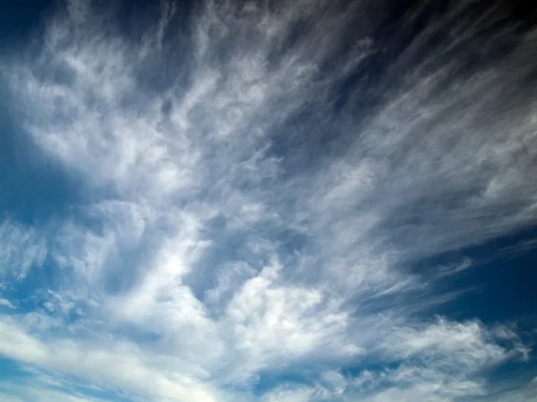 Witte wolk en bule hemel — Stockfoto