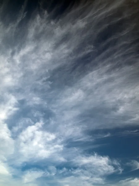 Nube bianca e cielo bule — Foto Stock