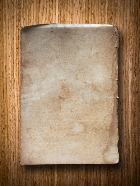 Papel grunge velho em madeira de carvalho — Fotografia de Stock