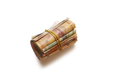 Beyaz zemin üzerinde banknot demet