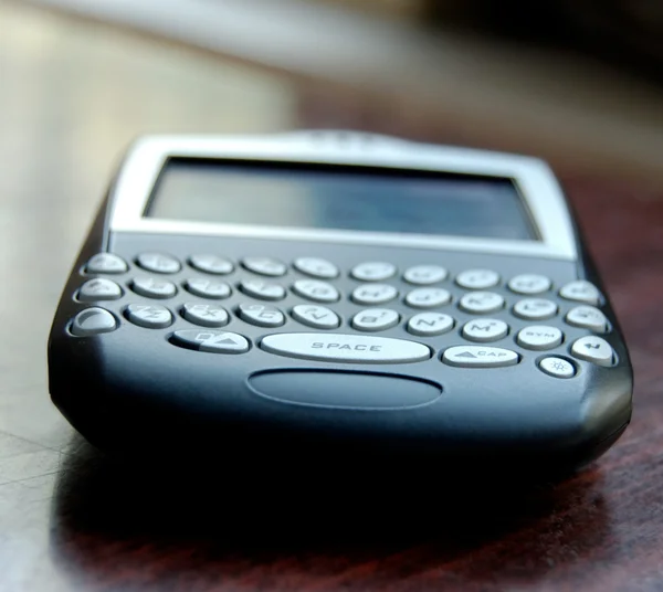Un dispositivo portatile per l'invio e la ricezione di e-mail — Foto Stock