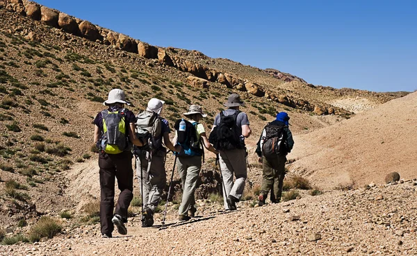 Hikers in the south Morocco — Stock Photo, Image