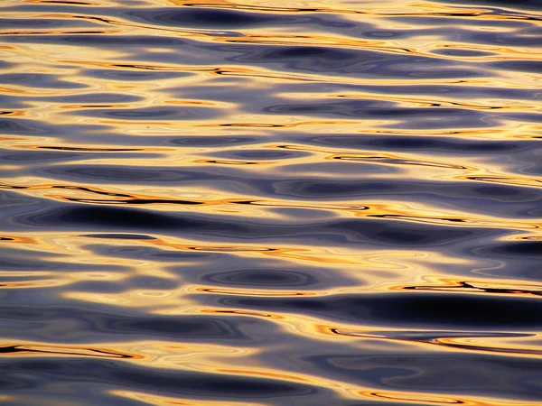 Reflexión en olas —  Fotos de Stock