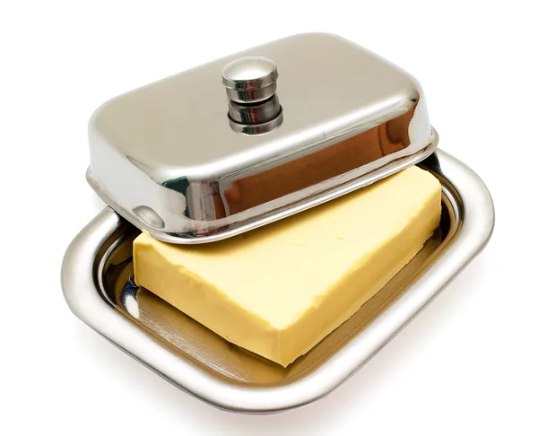 Manteiga no prato de manteiga de prata isolado — Fotografia de Stock