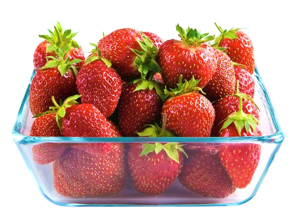 Erdbeeren in einem Glasteller — Stockfoto