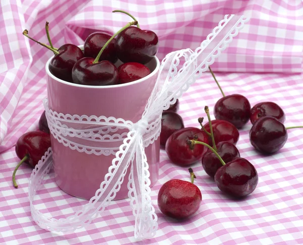 Třešně a višně a růžová — Stock fotografie