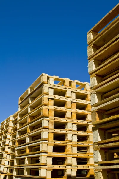 Paletes de transporte de madeira — Fotografia de Stock
