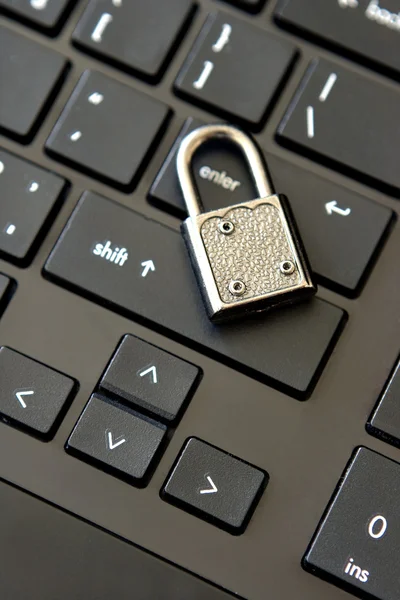 The iron lock on the laptop keyboard — Stock Photo, Image