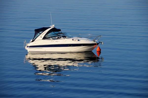 Anchored motor boat — Stock Photo, Image