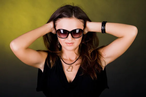 Flicka med solglasögon — Stockfoto