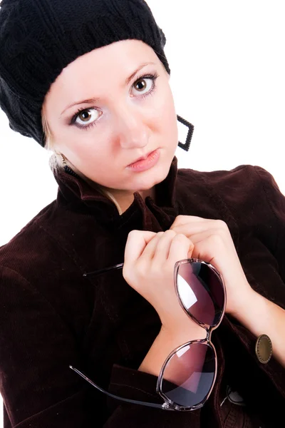 Söt tjej med glasögon i sina händer — Stockfoto