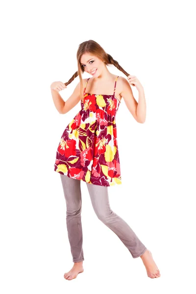 Unga leende vackra tjej i klänning — Stockfoto