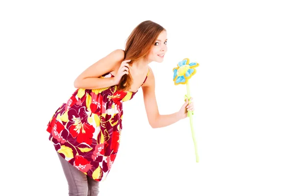 Очаровательная девушка с цветочком — стоковое фото