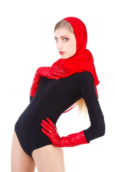 Schattig meisje in rode sjaal — Stockfoto