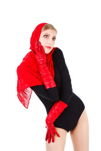 Giovane ragazza adorabile in sciarpa rossa — Foto Stock
