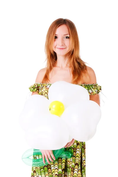 Обаятельная улыбка девушки с цветочком — стоковое фото