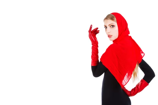 Krásná roztomilá mladá dívka červený šátek — Stock fotografie
